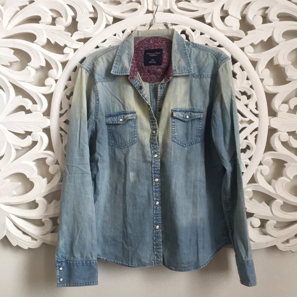 American Eagle Chambray Button Down